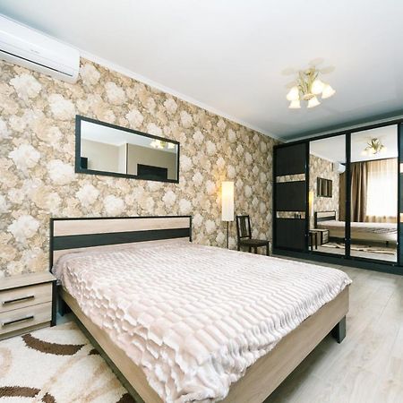 Poznyaky Apartments Patriotika Kyiv Exterior foto