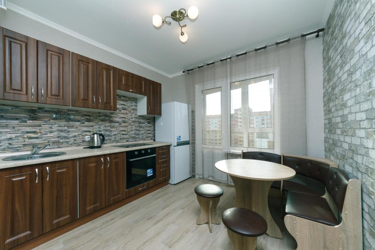 Poznyaky Apartments Patriotika Kyiv Exterior foto