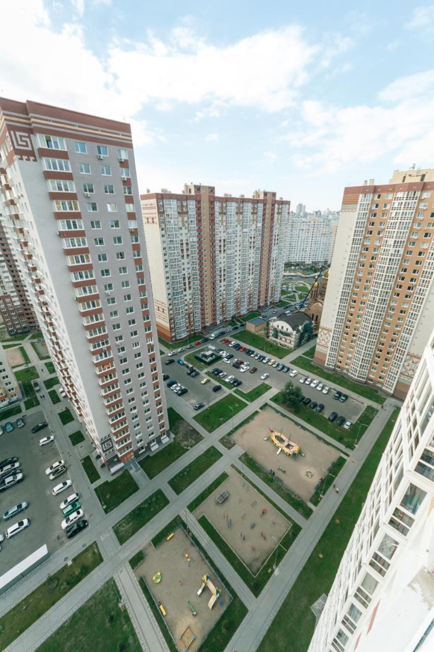 Poznyaky Apartments Patriotika Kyiv Exterior foto
