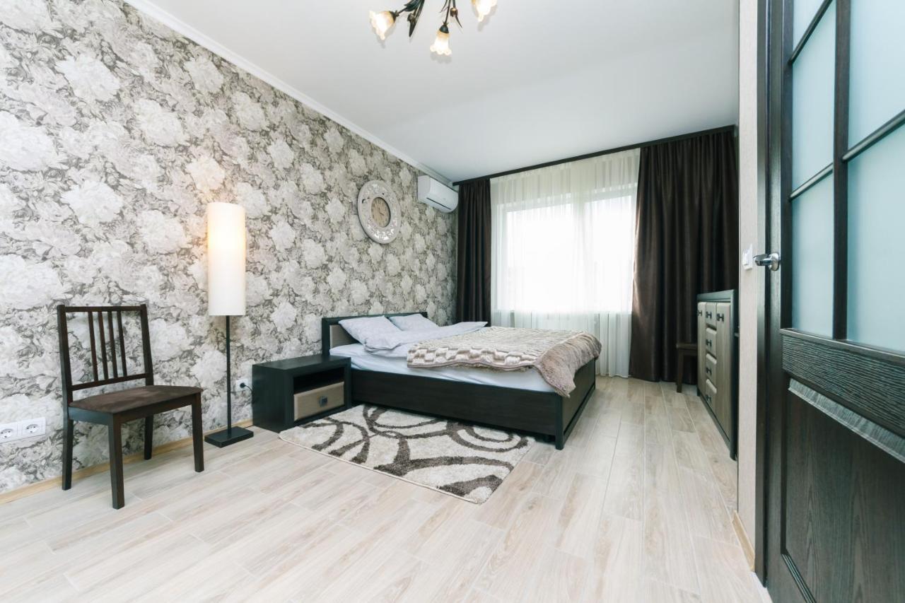 Poznyaky Apartments Patriotika Kyiv Exterior foto