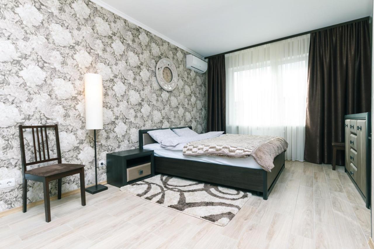 Poznyaky Apartments Patriotika Kyiv Exterior foto